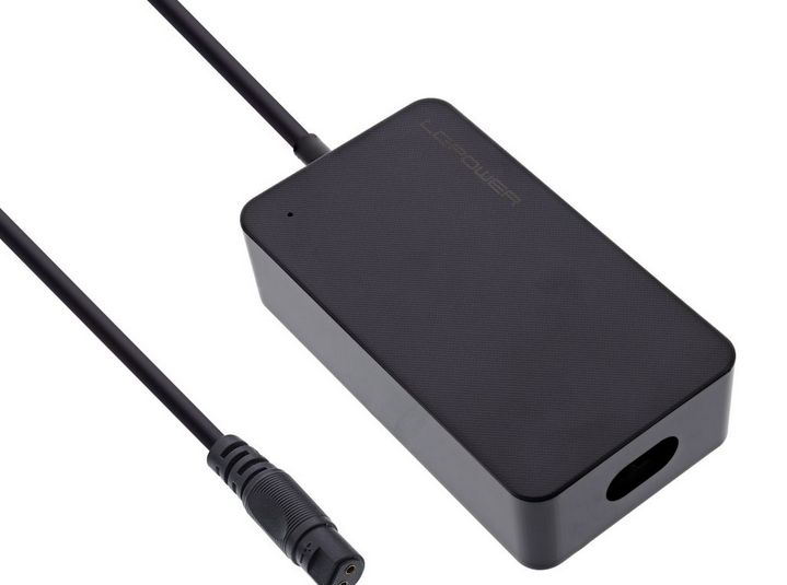 Netzteil Universal  45 Watt für Notebooks LC-Power extern Netzteil mit 10 Adapterstecker